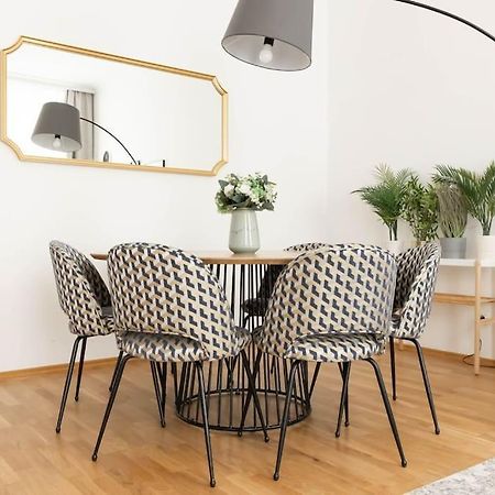 Franz 23 - Typical Viennese Apartment In The Heart Of فيينا المظهر الخارجي الصورة