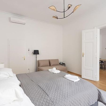 Franz 23 - Typical Viennese Apartment In The Heart Of فيينا المظهر الخارجي الصورة