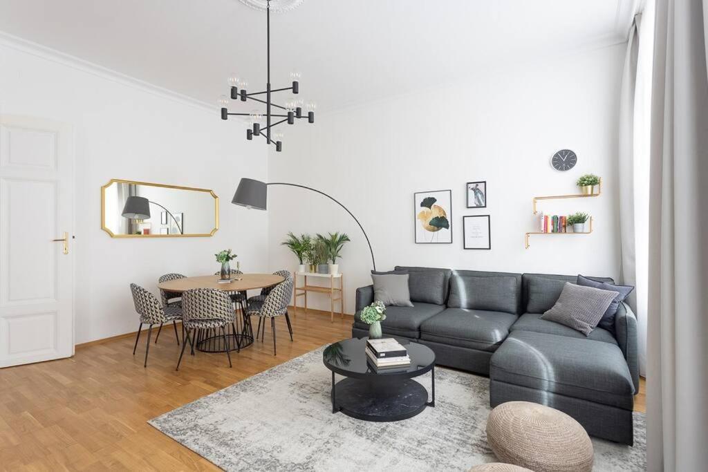 Franz 23 - Typical Viennese Apartment In The Heart Of فيينا المظهر الخارجي الصورة