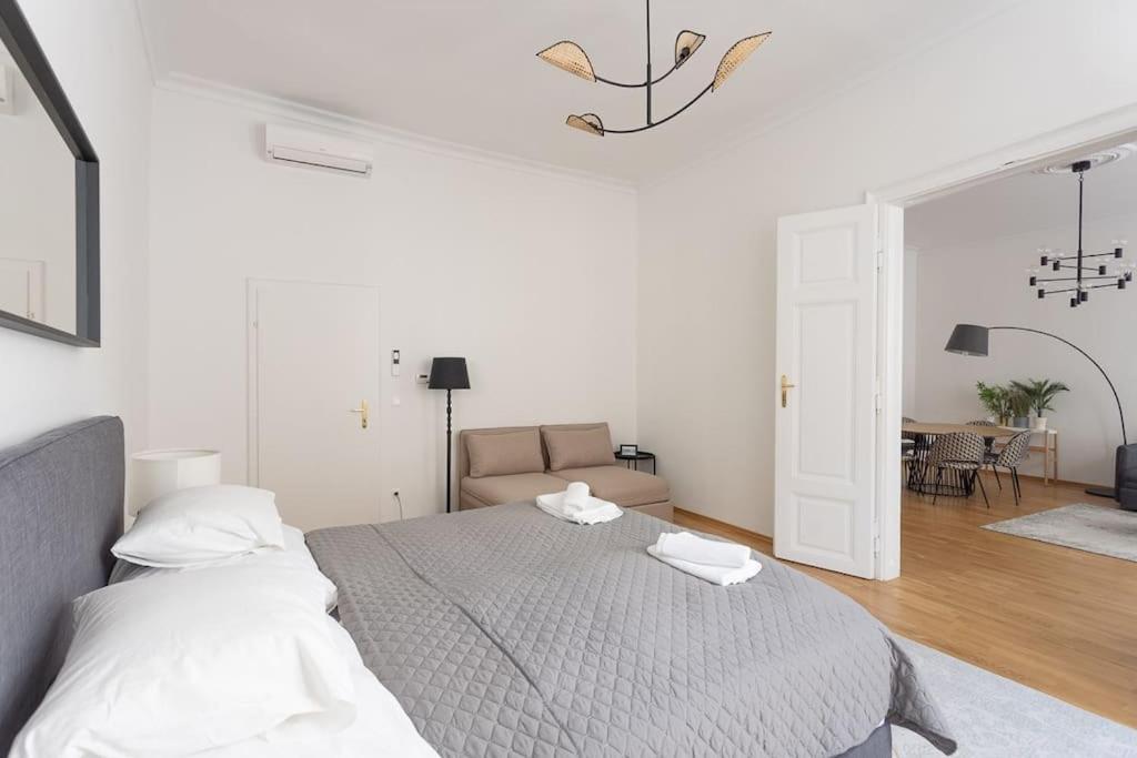 Franz 23 - Typical Viennese Apartment In The Heart Of فيينا المظهر الخارجي الصورة